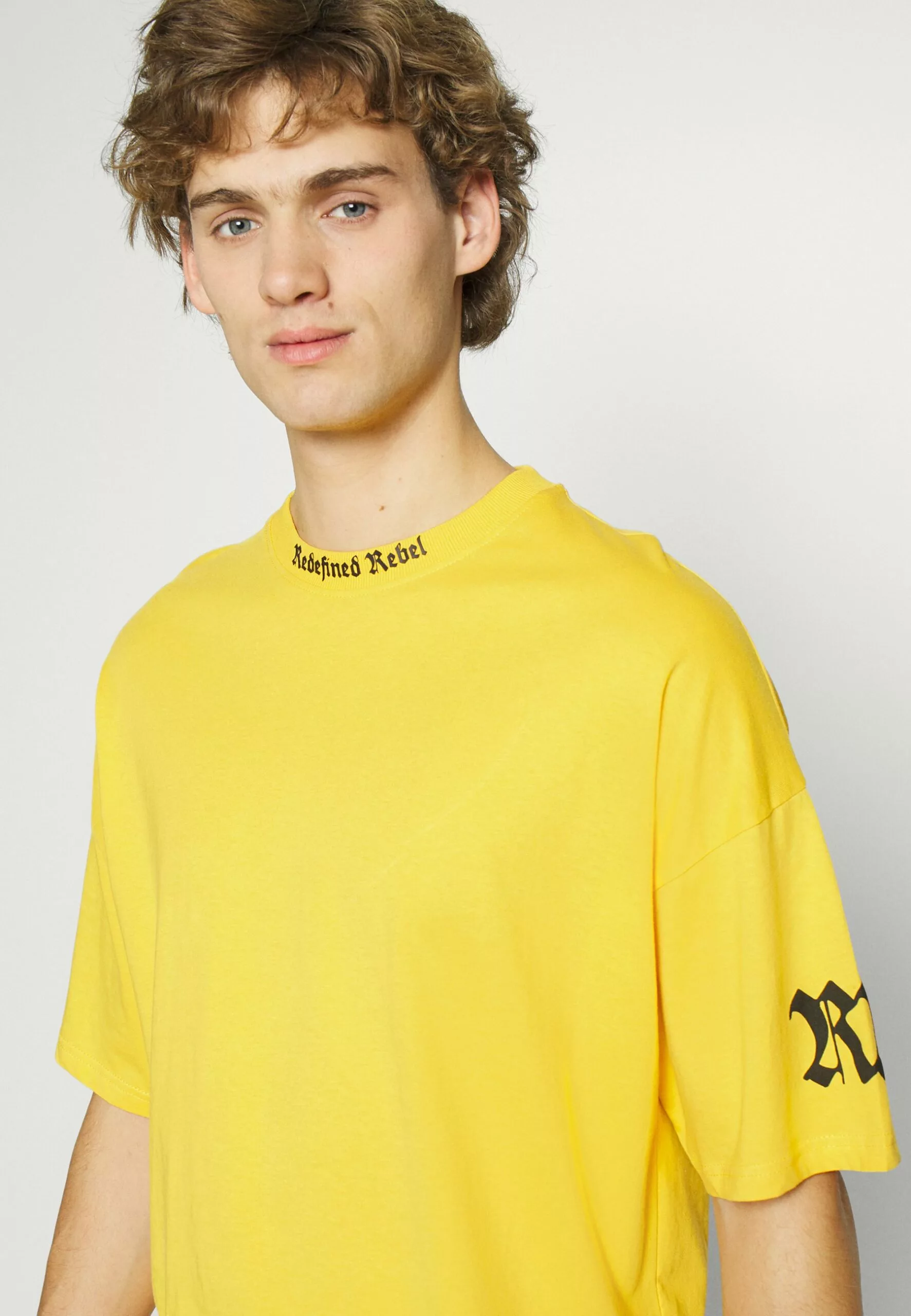 Redefined Rebel Otis Tee - T-Shirt Print - Golden Rod - Afbeelding 4