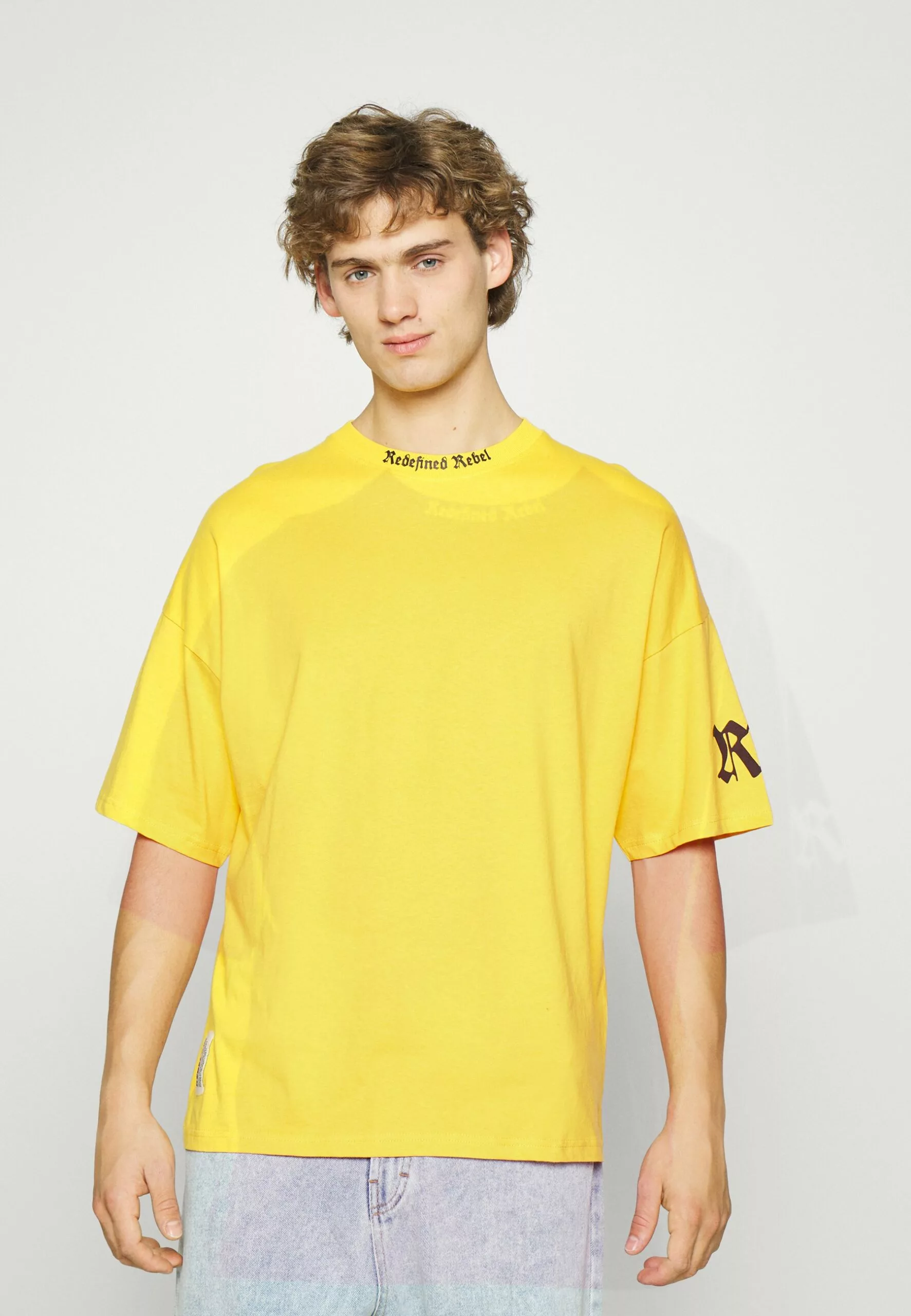 Redefined Rebel Otis Tee - T-Shirt Print - Golden Rod