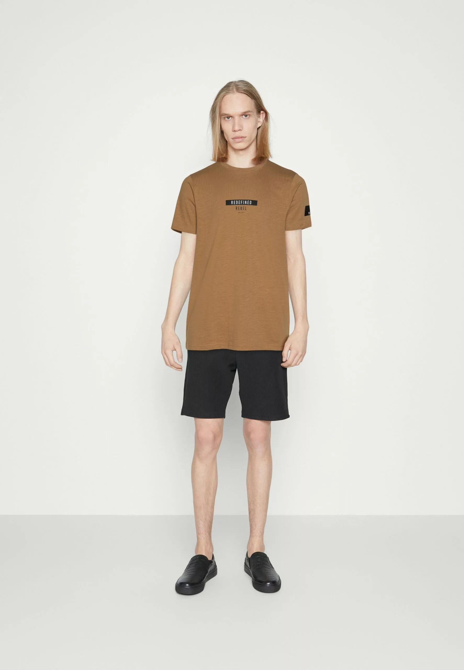 Redefined Rebel Rrguti Tee - T-Shirt Print - Dijon - Afbeelding 2